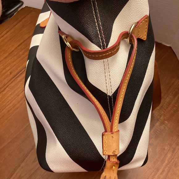 Dooney & Bourke Black and White Zigzag Shoulder Bag - Picture 8 of 16